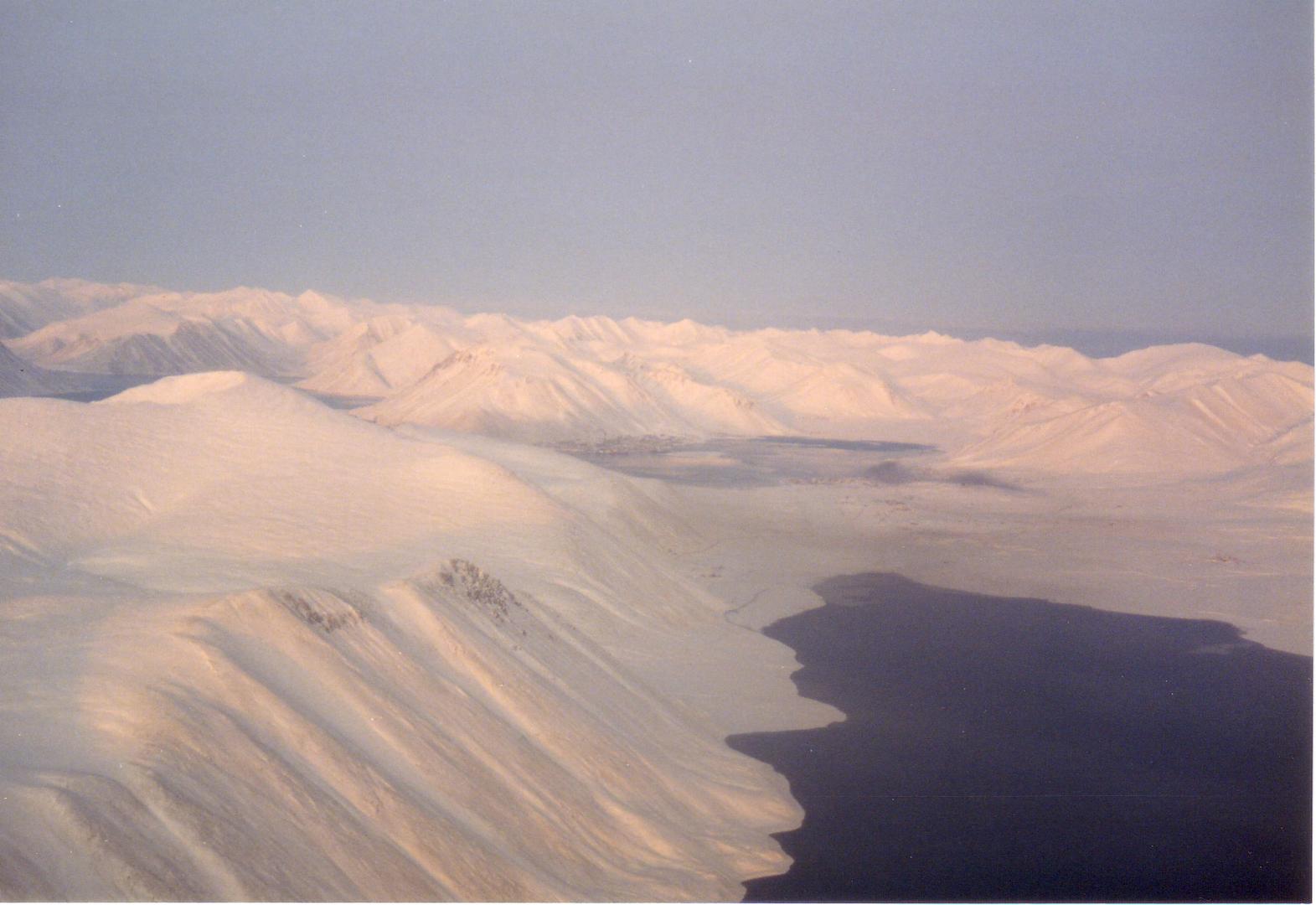 Fotografie einer verschneiten Landschaft in Alaska